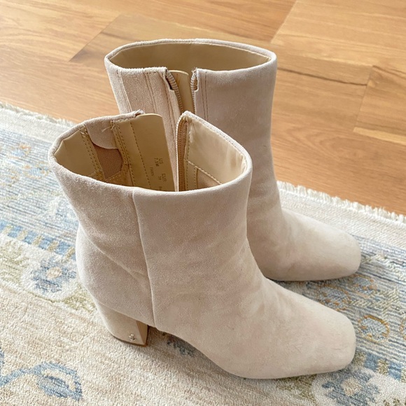 Sam Edelman Fawn Ankle Booties in Warm Oat (Size 7.5) - Picture 5 of 9